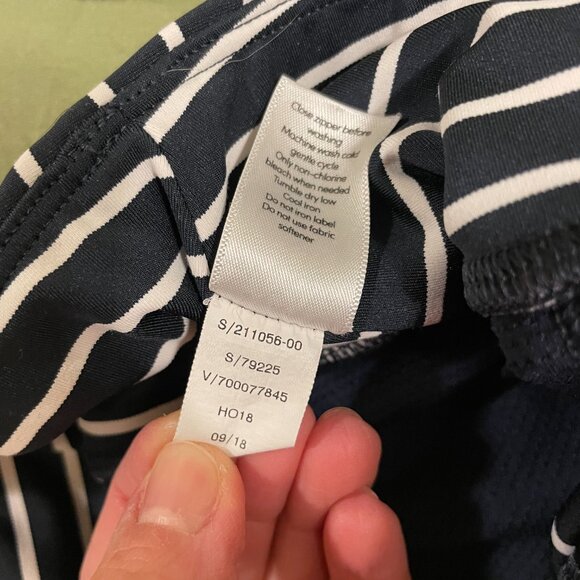 Athleta, Navy Stripped, Cropped Leggings, Size Small - Picture 10 of 11